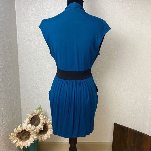 Beautifully Draped Long Turquoise Top - Picture 3 of 8
